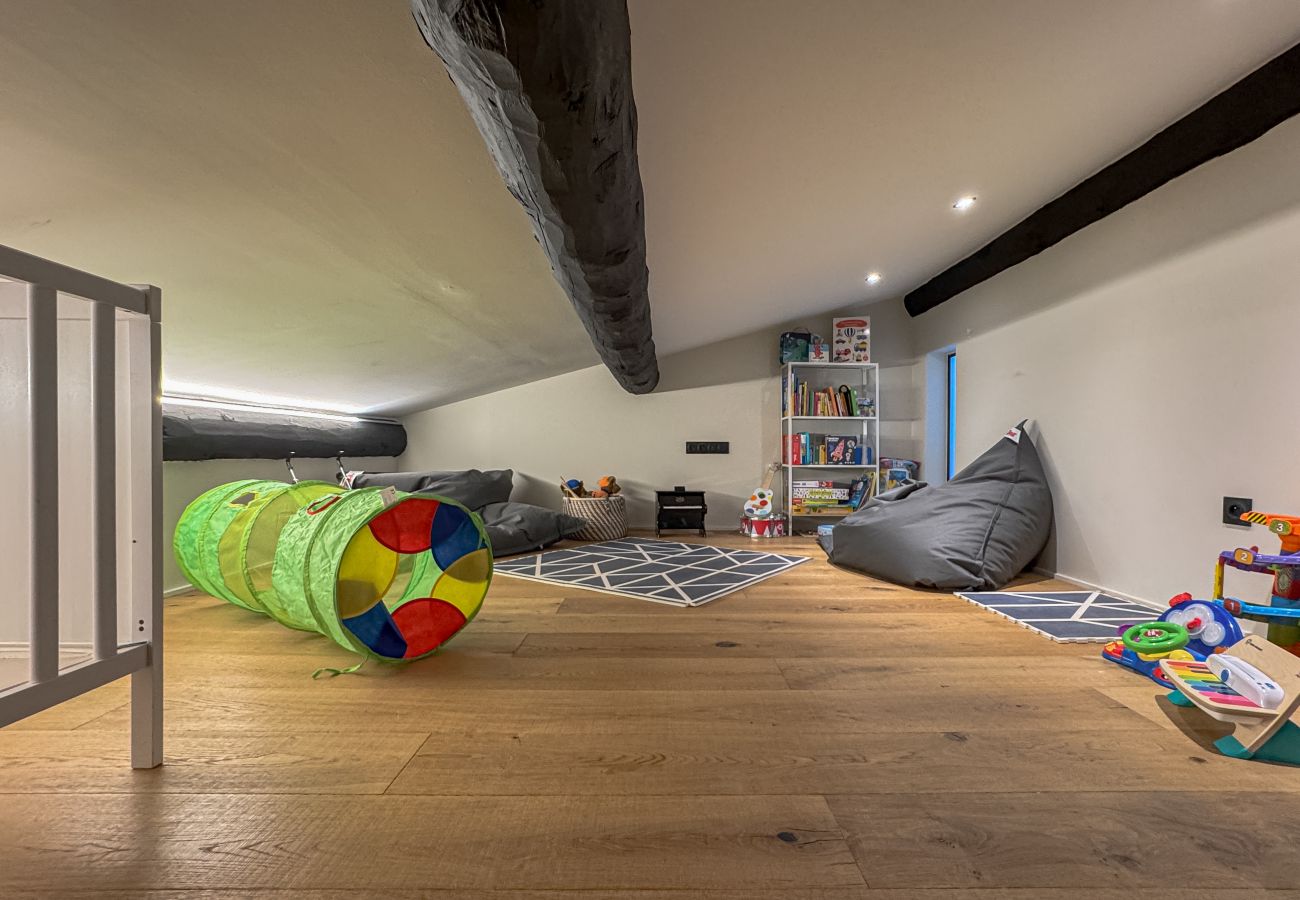 Apartment in Demi-Quartier - Le Black Wood - Chalet famille avec sauna, balnéo