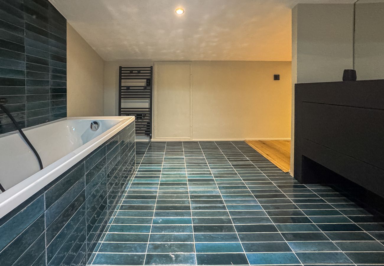 Apartment in Demi-Quartier - Le Black Wood - Chalet famille avec sauna, balnéo