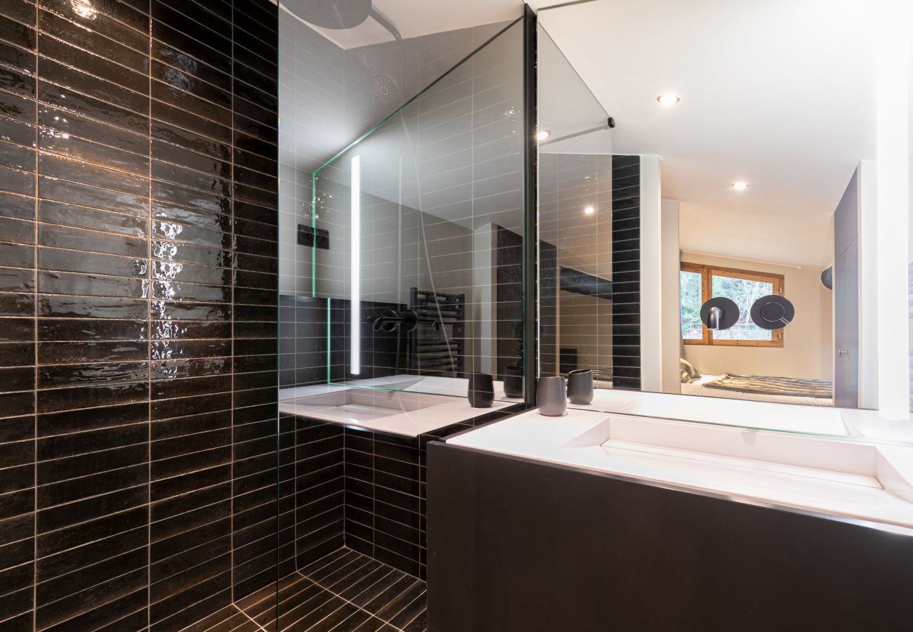 Apartment in Demi-Quartier - Le Black Wood - Chalet famille avec sauna, balnéo