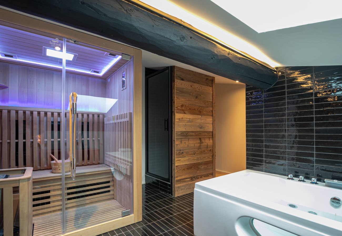 Apartment in Demi-Quartier - Le Black Wood - Chalet famille avec sauna, balnéo