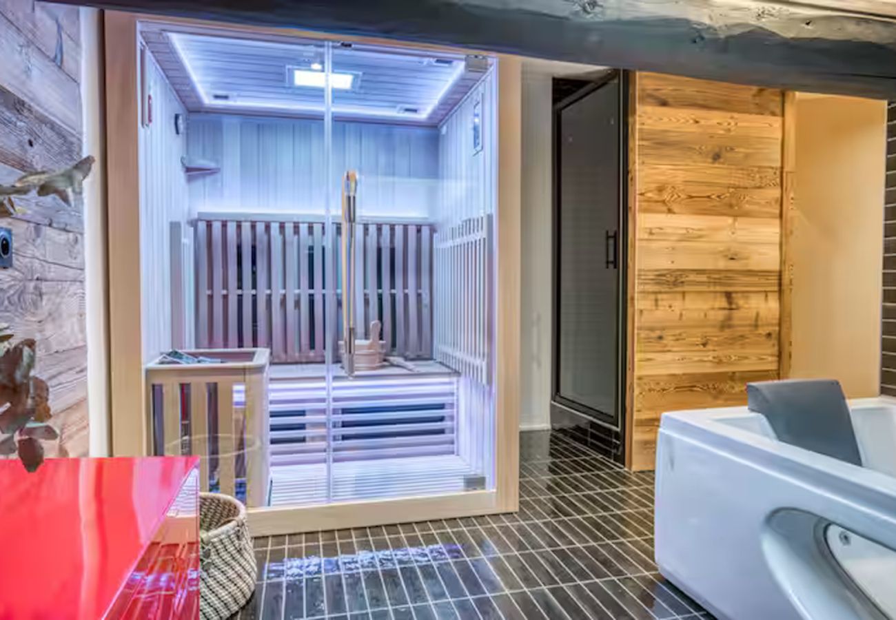 Apartment in Demi-Quartier - Le Black Wood - Chalet famille avec sauna, balnéo