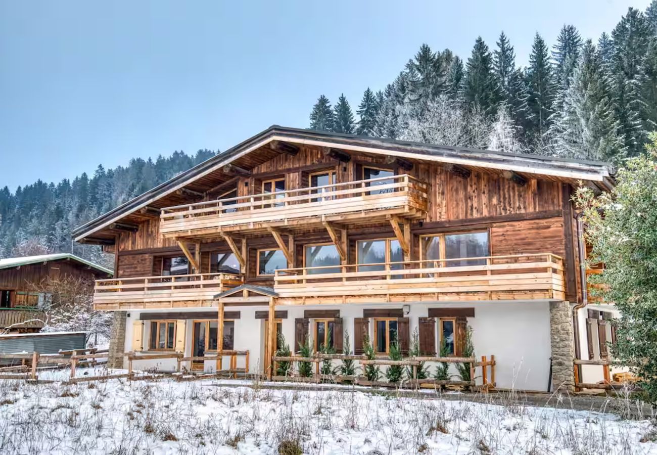Apartment in Demi-Quartier - Le Black Wood - Chalet famille avec sauna, balnéo