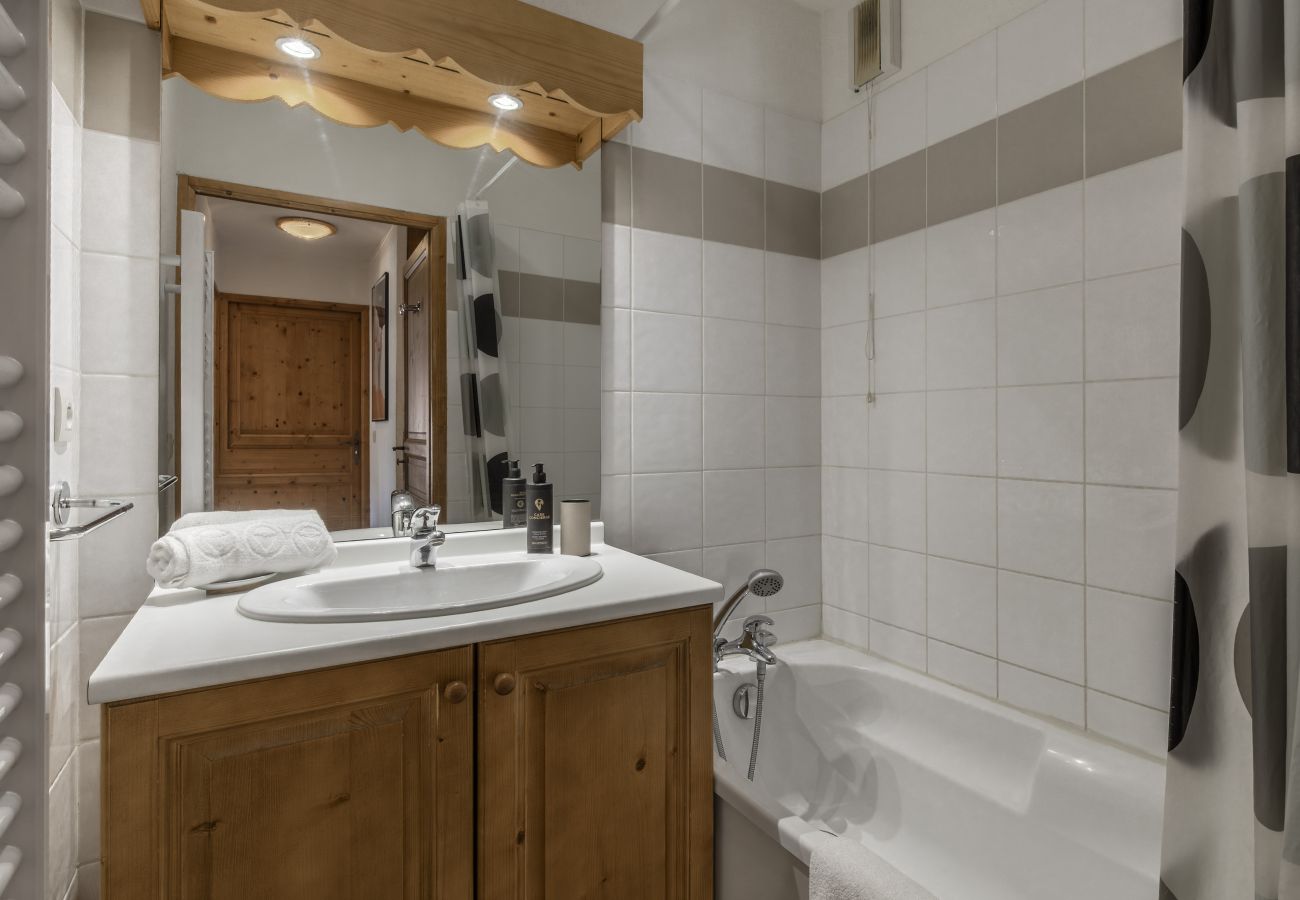 Apartment in Saint-Gervais-les-Bains - Grand Panorama – Piscine l'été - Pied télécabine