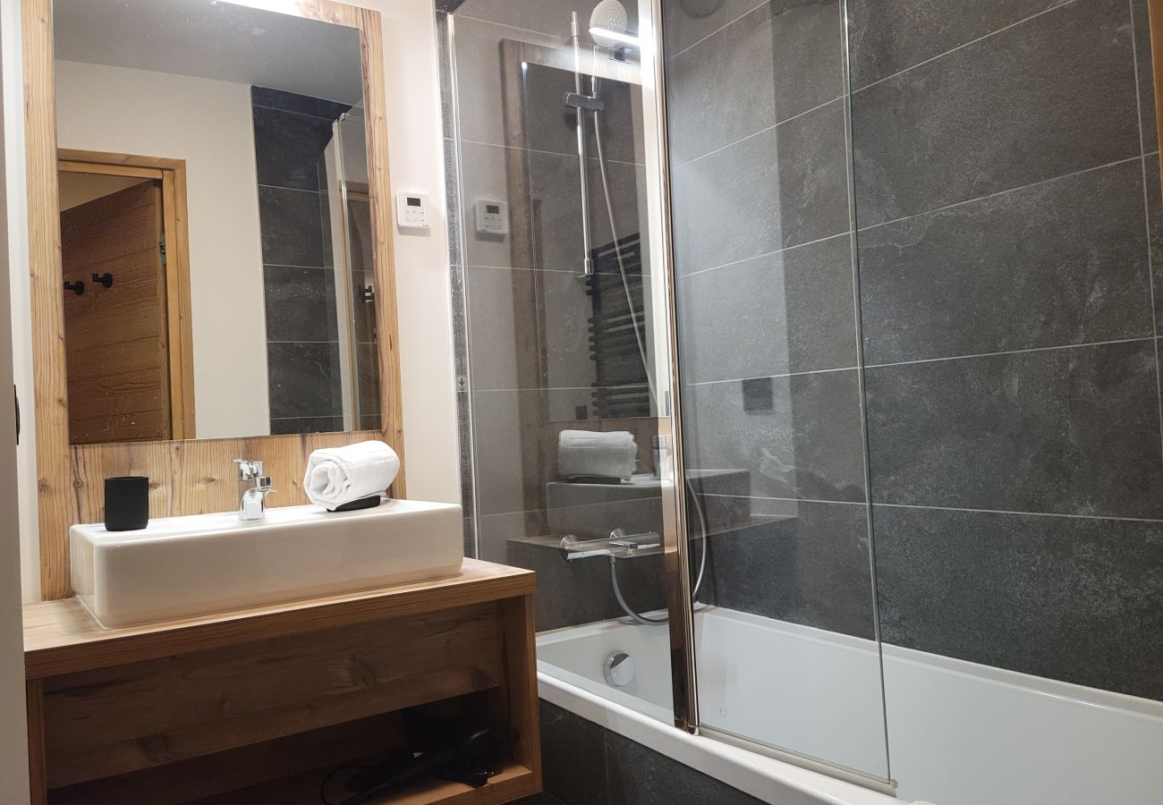 Apartment in Saint-Gervais-les-Bains - Alpine Blanc – Neuf, calme & ski