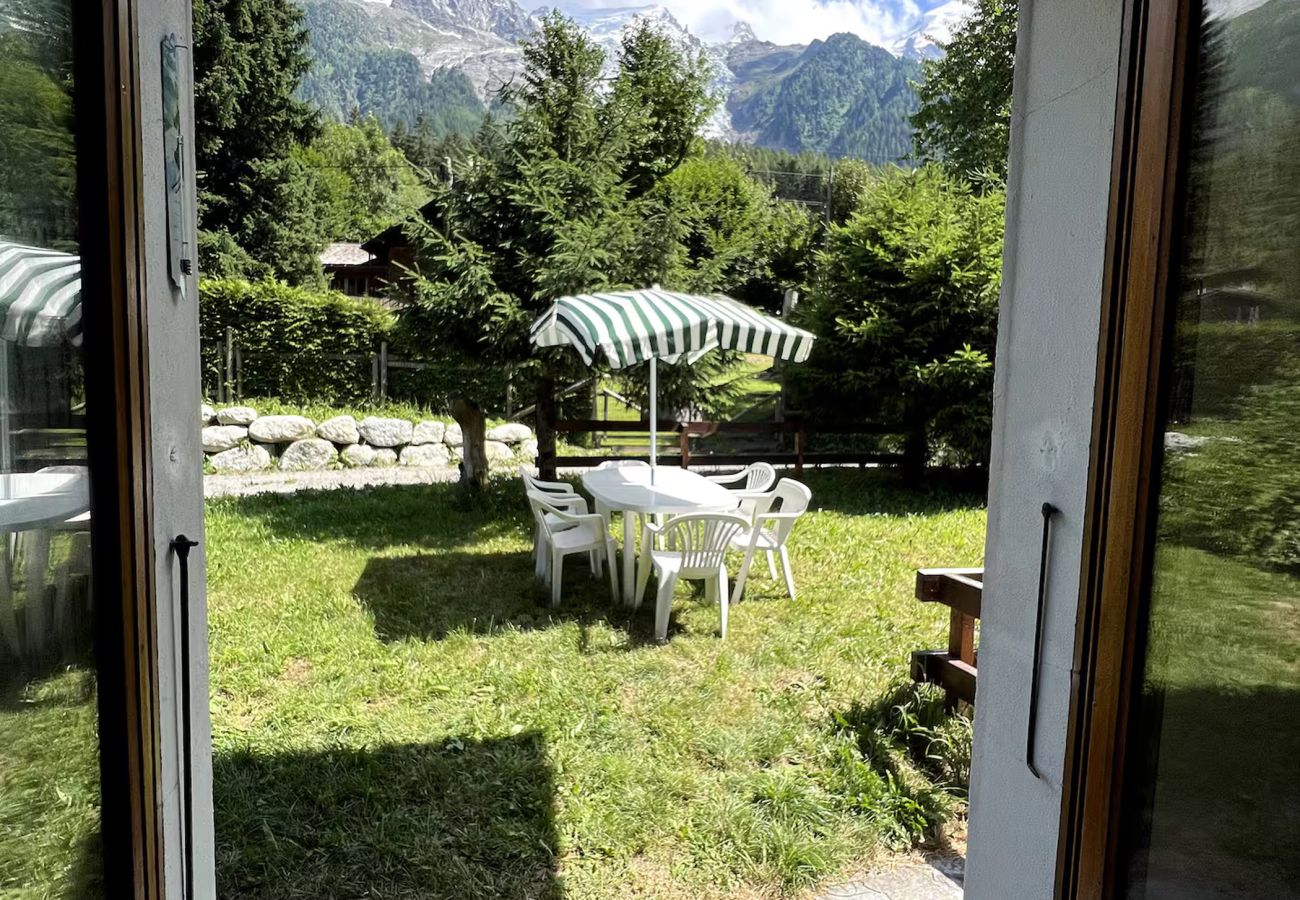 Apartment in Chamonix-Mont-Blanc - Les Carlines des Bossons – Jardin & Panorama