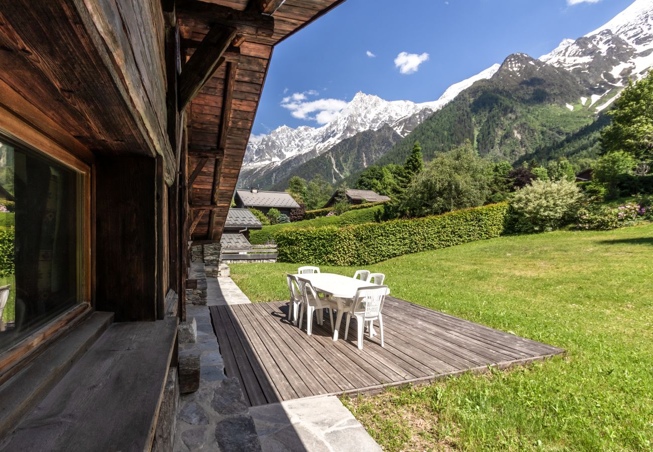 Chalet en Les Houches - Chalet Poya - 2 appt - Jardin - Privée