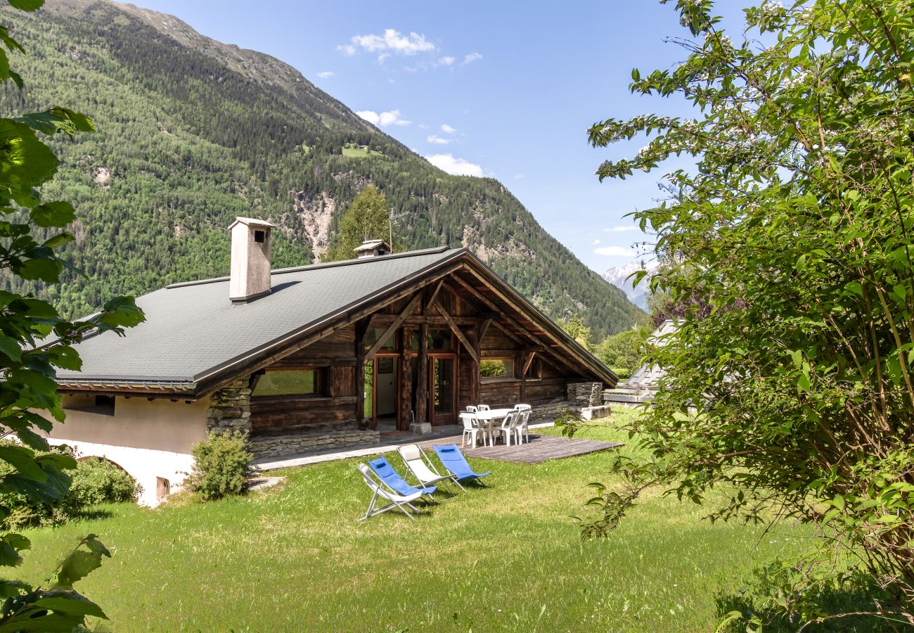 Chalet en Les Houches - Chalet Poya - 2 appt - Jardin - Privée