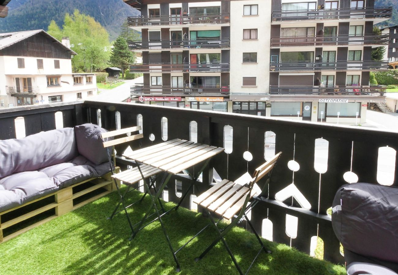 Appartement à Les Houches - Les Dryades · Renovated Solo or Couples Apt | View