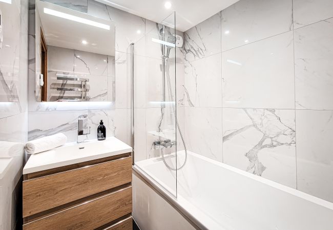 Chalet à Chamonix-Mont-Blanc - Chalet Sia - Contemporain - Sauna privé Chalet à Chamonix-Mont-Blanc - Chalet Sia - Contemporain - Sauna privé