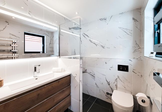 Chalet à Chamonix-Mont-Blanc - Chalet Sia - Contemporain - Sauna privé Chalet à Chamonix-Mont-Blanc - Chalet Sia - Contemporain - Sauna privé