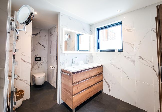 Chalet à Chamonix-Mont-Blanc - Chalet Sia - Contemporain - Sauna privé Chalet à Chamonix-Mont-Blanc - Chalet Sia - Contemporain - Sauna privé