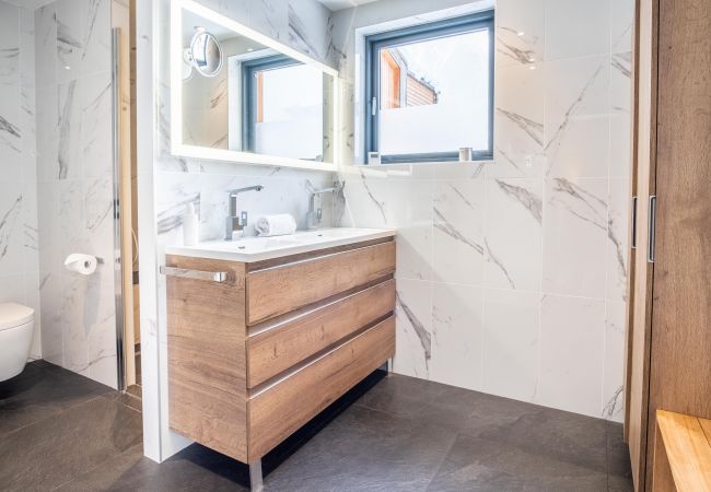 Chalet à Chamonix-Mont-Blanc - Chalet Sia - Contemporain - Sauna privé Chalet à Chamonix-Mont-Blanc - Chalet Sia - Contemporain - Sauna privé