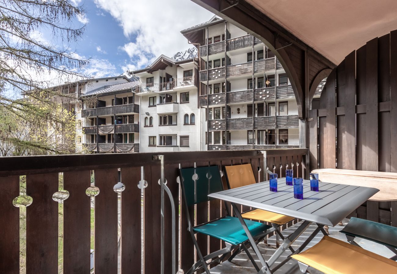 Appartement à Chamonix-Mont-Blanc - Les Jonquilles - centre Chamonix - vue balcon