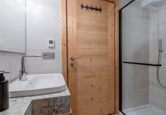 Appartement à Chamonix-Mont-Blanc - Jardin du Brevent - T3 - Terrasse privée- rénovée Appartement à Chamonix-Mont-Blanc - Jardin du Brevent - T3 - Terrasse privée- rénovée