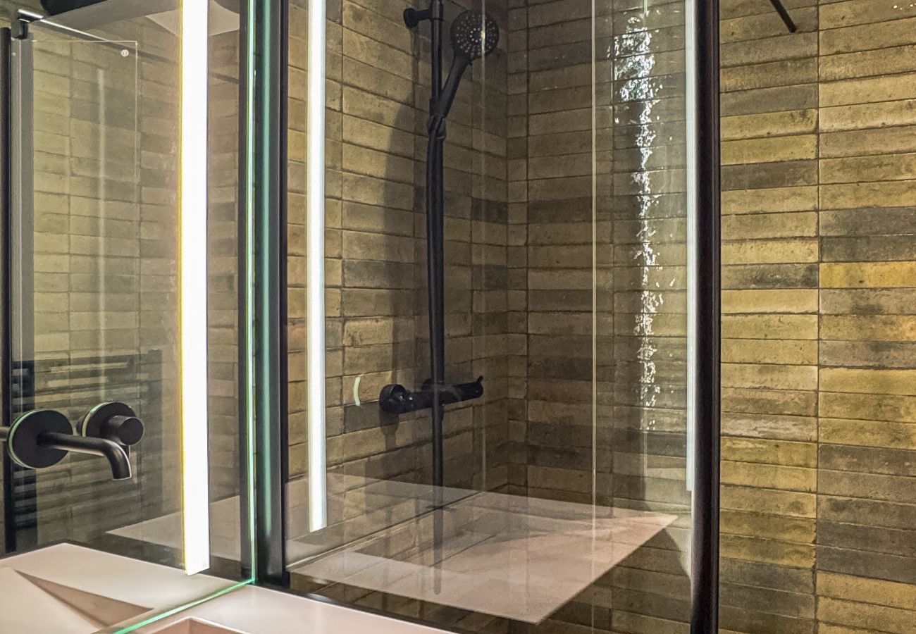 Appartement à Demi-Quartier - Le Black Wood - Chalet famille avec sauna, balnéo