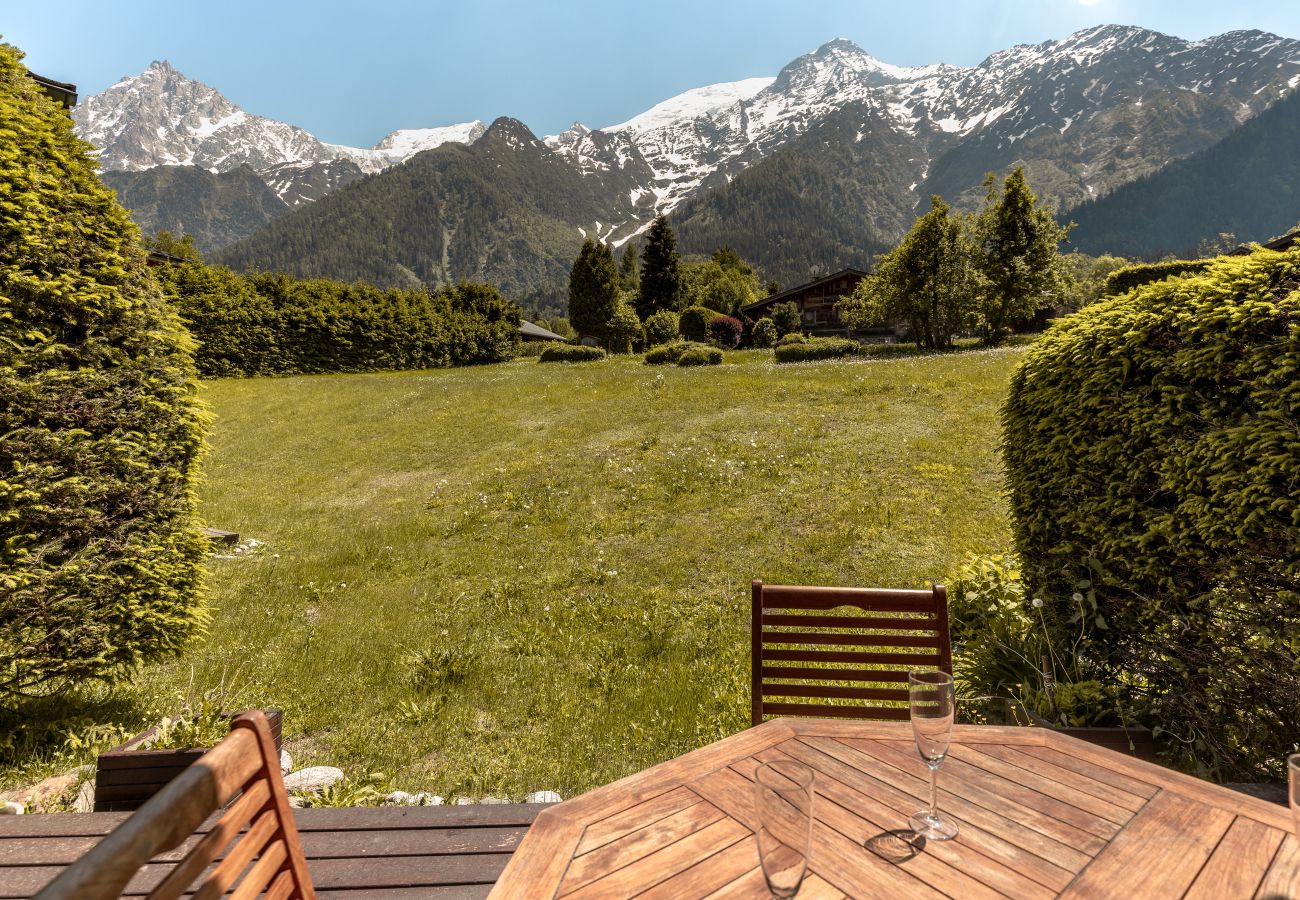 Appartement à Les Houches - Les Grandes Jorasses 3 - Jardin - Vue massif Mont